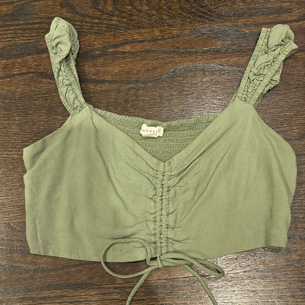 Green cropped arepostal shirt